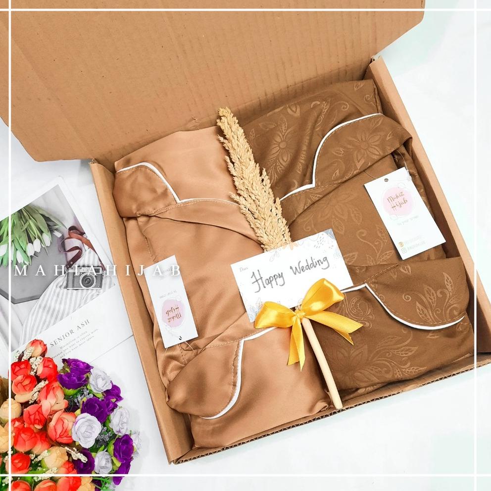

☛ Bonus 50% Hampers Wedding Set Piyama Couple / Kado Pernikahan / Hadiah anniversary pasangan Top Seller