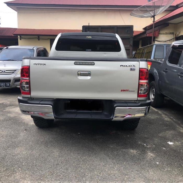 {BEKAS} Rear bumper bemper belakang Hilux Revo OEM Limited