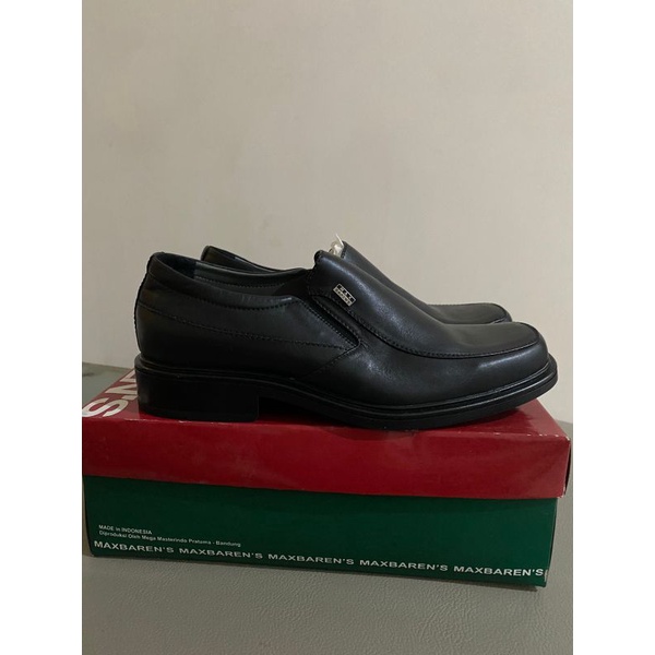 Sepatu max barens
