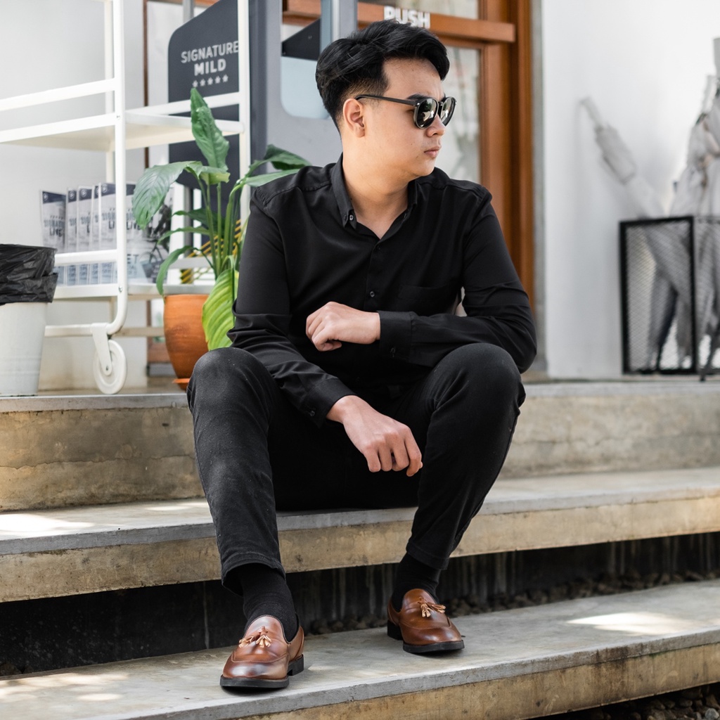 HUESCA BLACK ORIGINAL x LVNATICA Sepatu Loafers Full Hitam Pria Slip On Formal Casual Kerja Kantor Slop Resmi Kantoran Pesta Kondangan Selop Jalan Santai Hangout Kuliah Penny Loafer Semi Kulit Premium Footwear Big Size Jumbo Ukuran Besar 44 Keren Terbaru