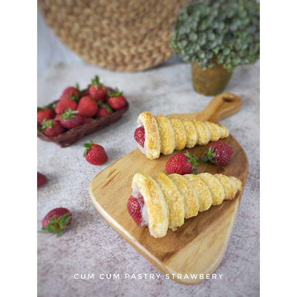 

cum cum pastry strawbery vanila cokelat