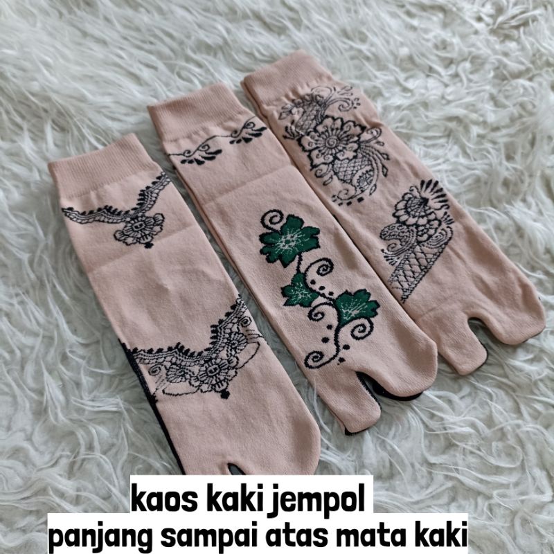 kaos kaki jempol motif tlapak hitam