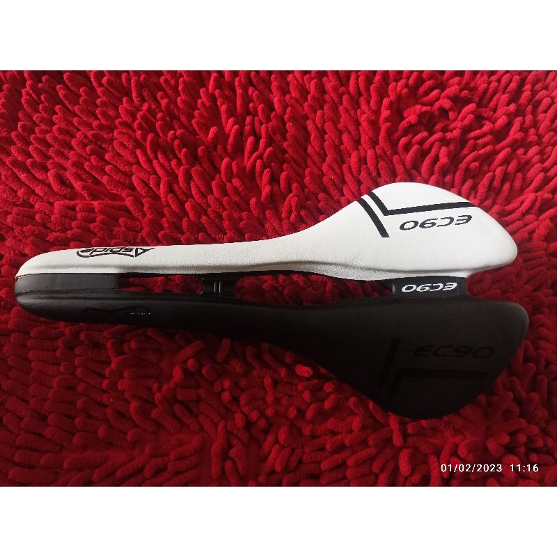 sadel roadbike ringan hollow aero ec90 a5p1de