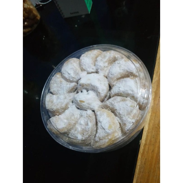

Kue Putri salju