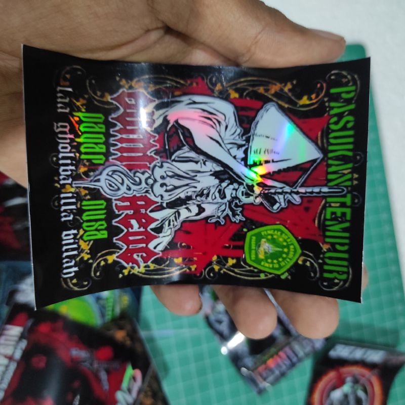 Stiker PAGAR NUSA isi 8 hologram/rainbow