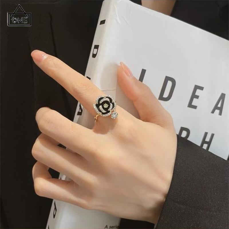 COD❤️Cincin Camellia Berlian Aksesori Cincin Mewah Wanita-A.one