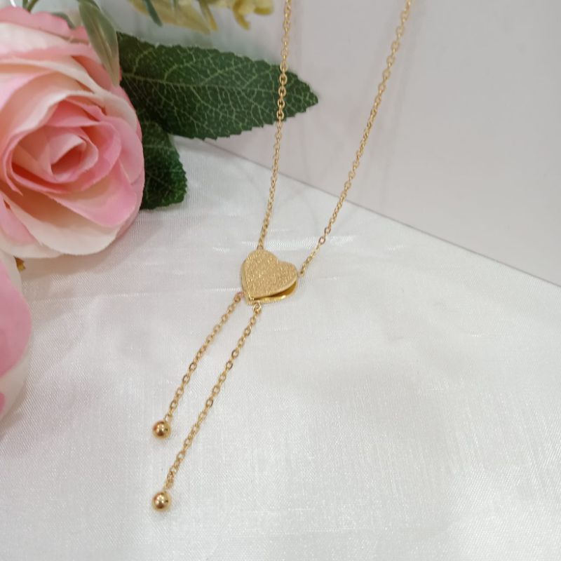 kalung titanium fashion love menjuntai