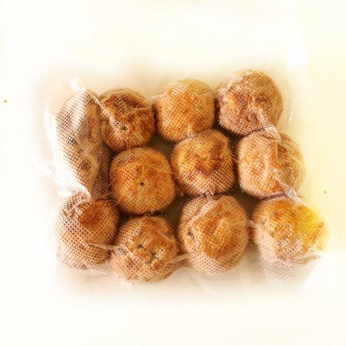

Takoyaki Frozen TITIANDFOOD isi 10 Pcs termasuk saus dan katsuobushi