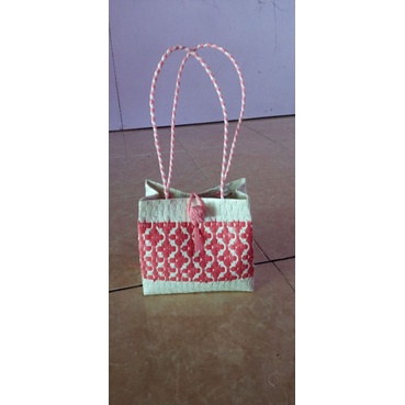 tas anyaman motif bahan kaca