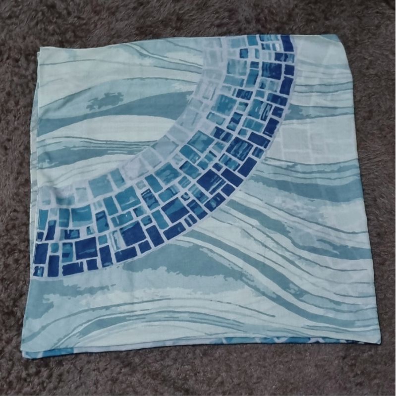 Preloved pelangi asmara scarf