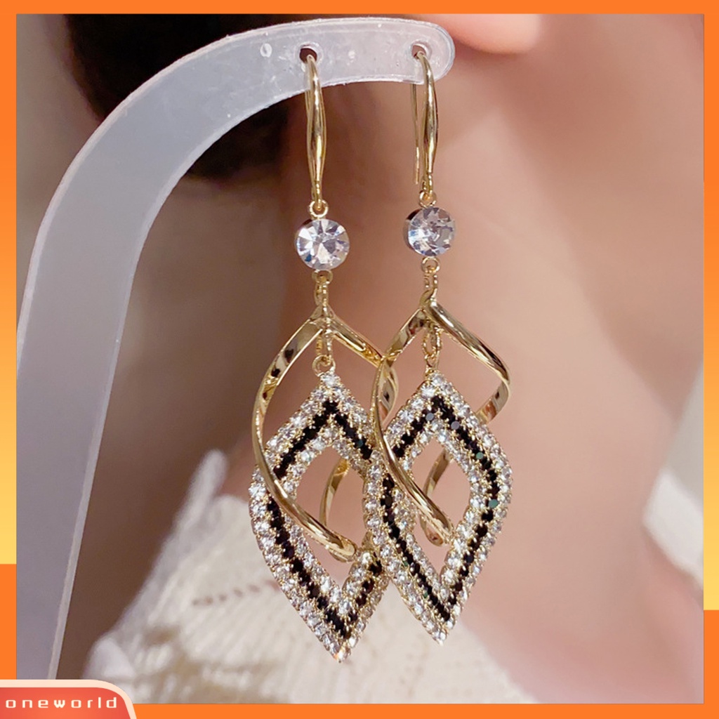 [ONE] 1pasang Menjuntai Anting Vintage Berongga Keluar Geometris Berlian Imitasi Mengkilap Hias Berdandan Hadiah Wanita Double Layer Belah Ketupat Liontin Kait Anting Perhiasan Aksesoris