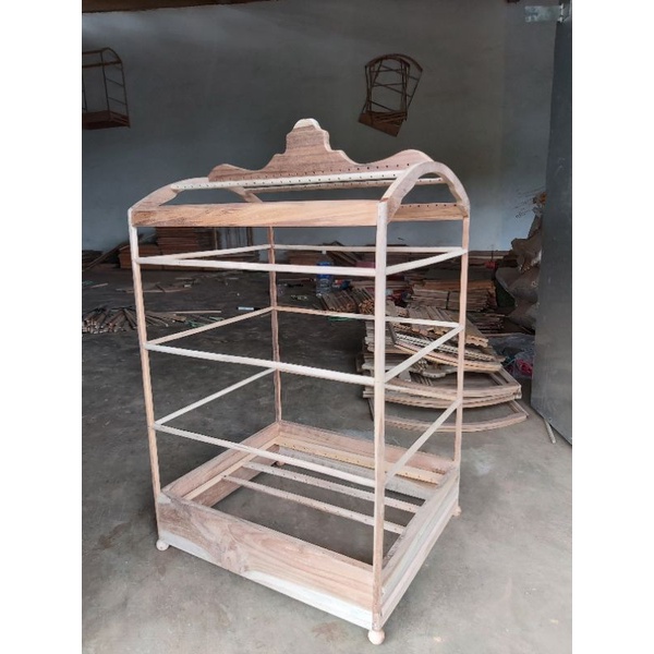 sangkar ambrukan replika raja