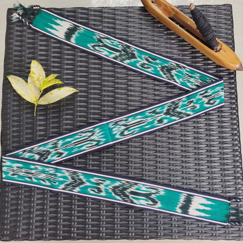 TENUN IKAT KEPALA MOTIF PREMIUM MOTIF KALIMANTAN