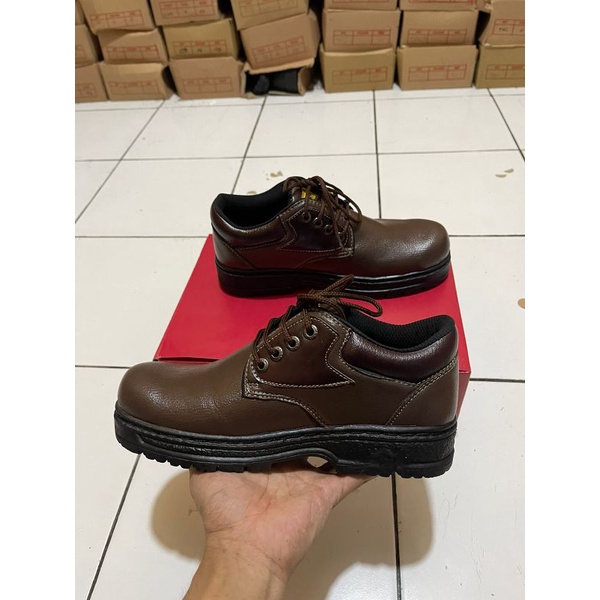 sepatu safety pria, sepatu ujung besi, sepatu kasual