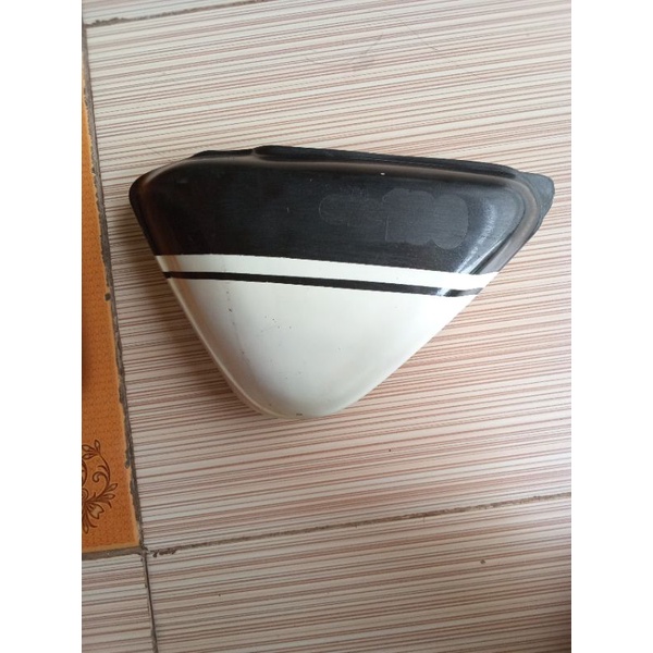 COVER TUTUP AKI ACCU KIRI TOLBOK AKI HONDA CB100 SEKEN ORIGINAL
