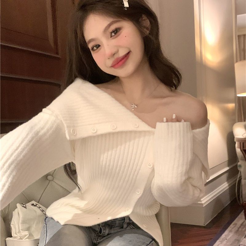 Red Sweater satu bahu biru muda gaya Hong Kong wanita musim gugur dan musim dingin garis lembut slim-fit short single-breasted bottoming shirt off-shoulder top