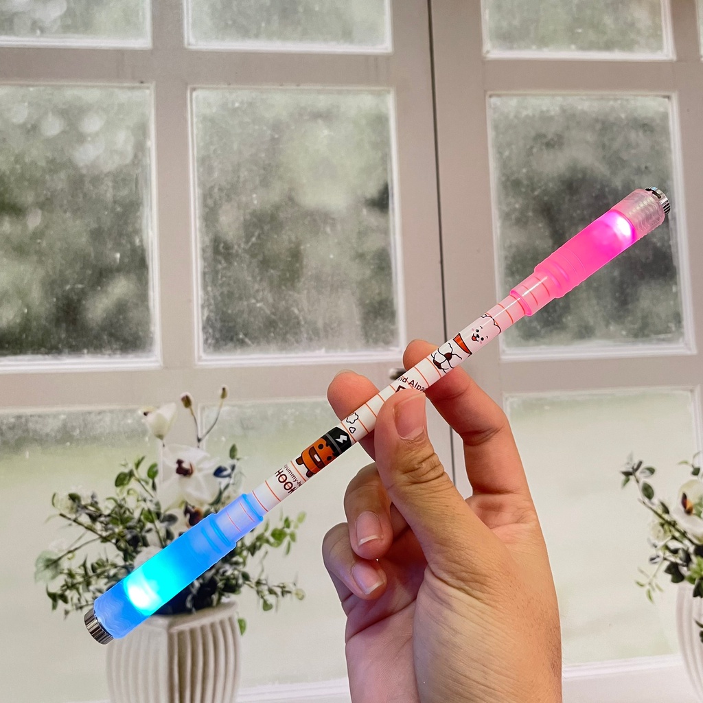 PULPEN PUTAR LED BTS21 CUTE LUCU PEN TONGKAT LAMPU MURAH EDISI SPESIAL ALAT TULIS SEKOLAH STATIONARY FANCY UNIK PREMIUM IMPORT QUALITY BISA GROSIR DAN COD