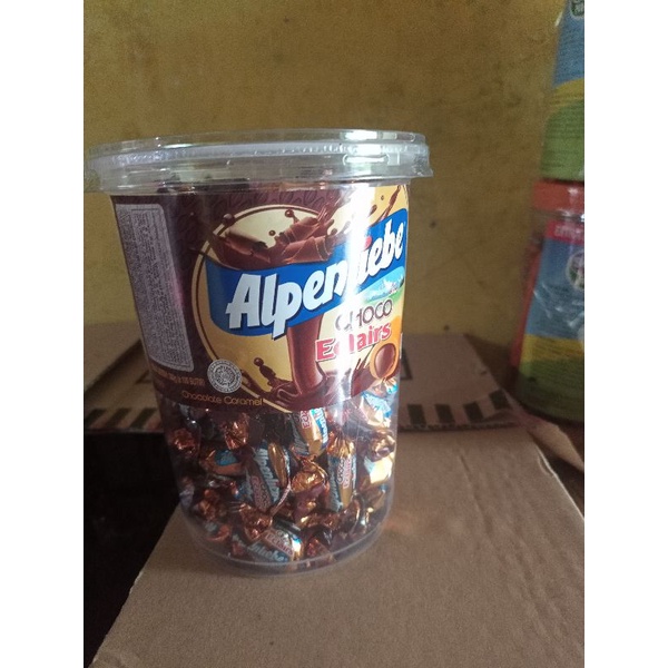 

Alpenliebe Eclairs Rasa Coklat Karamel / Permen Susu dengan Kombinasi Karamel Berisi Coklat