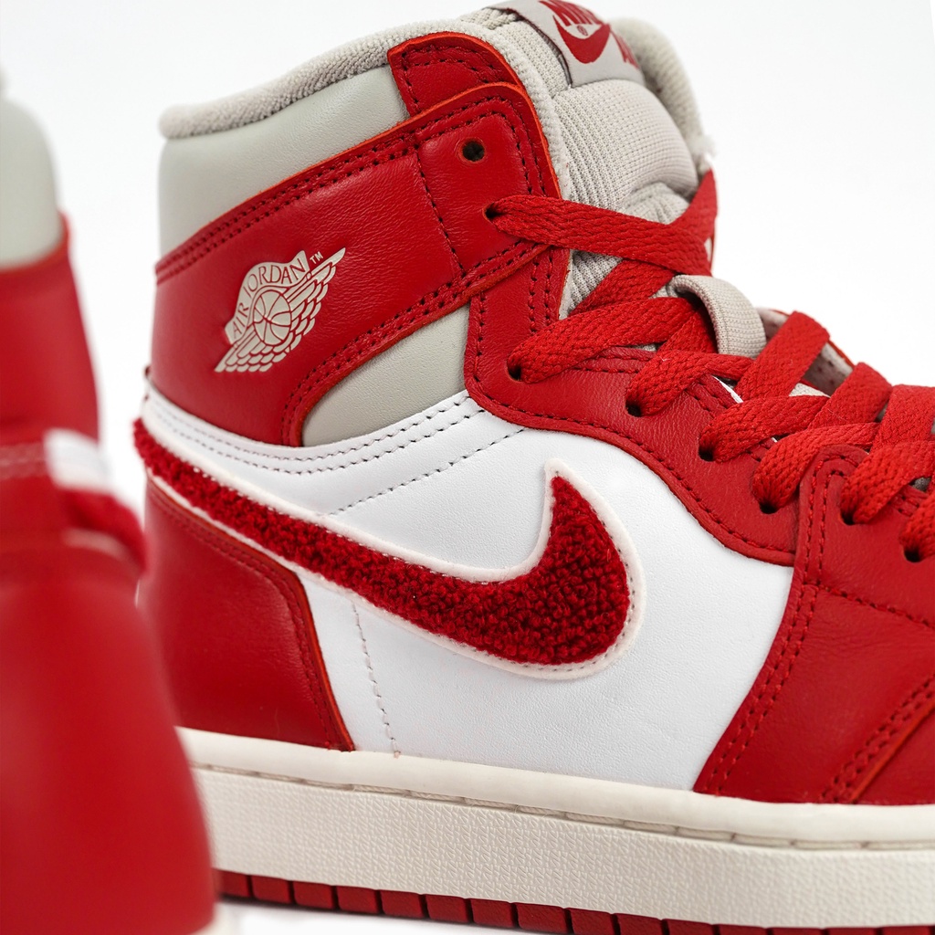 Air Jordan 1 High OG Varsity Red