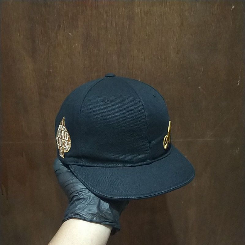 Topi second brand Nude Bones