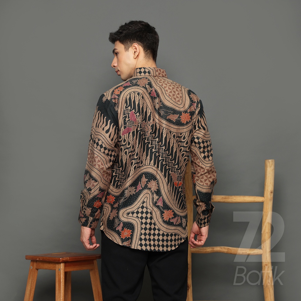 KEMEJA BATIK PRIA LENGAN PANJANG Kemeja Dobby Slimfit Motif Parang Kupu Warna Hitam Coklat 723155 Cap 72 - Baju Kemeja Atasan Pakaian Setelan Batik Pria Cowok Laki Laki Remaja Keluarga Kantor Lengan Panjang Modern Slimfit Slim Fit Premium Kekinian