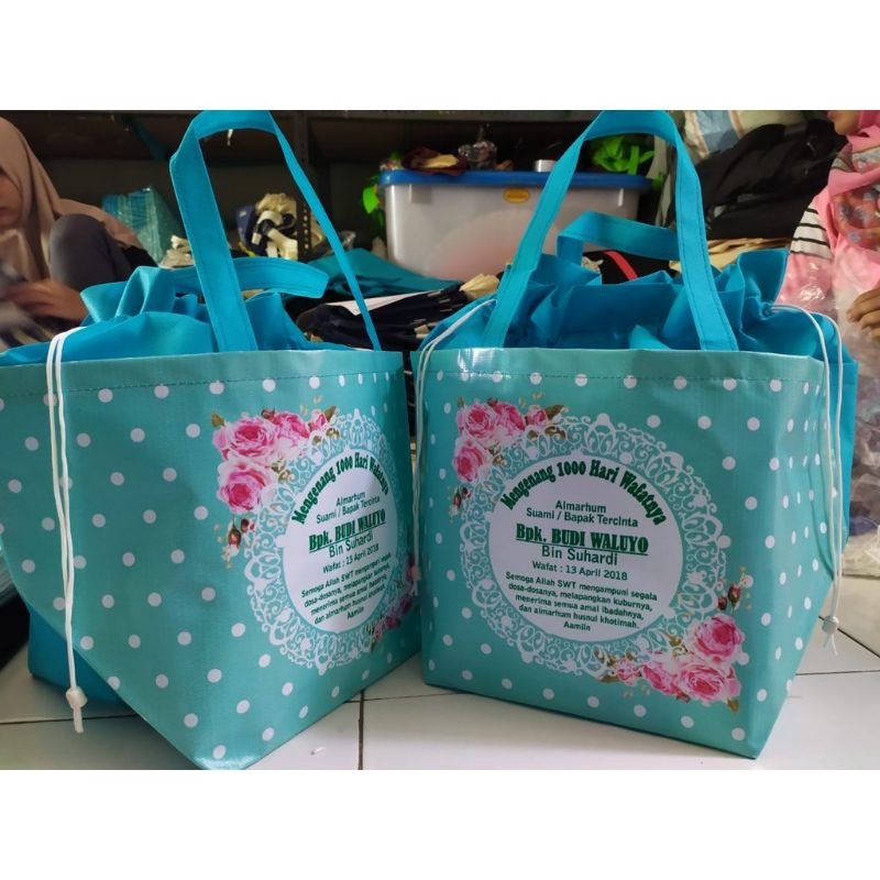 

tas berkat serut banner/tas hajatan Dus 22x22 cm