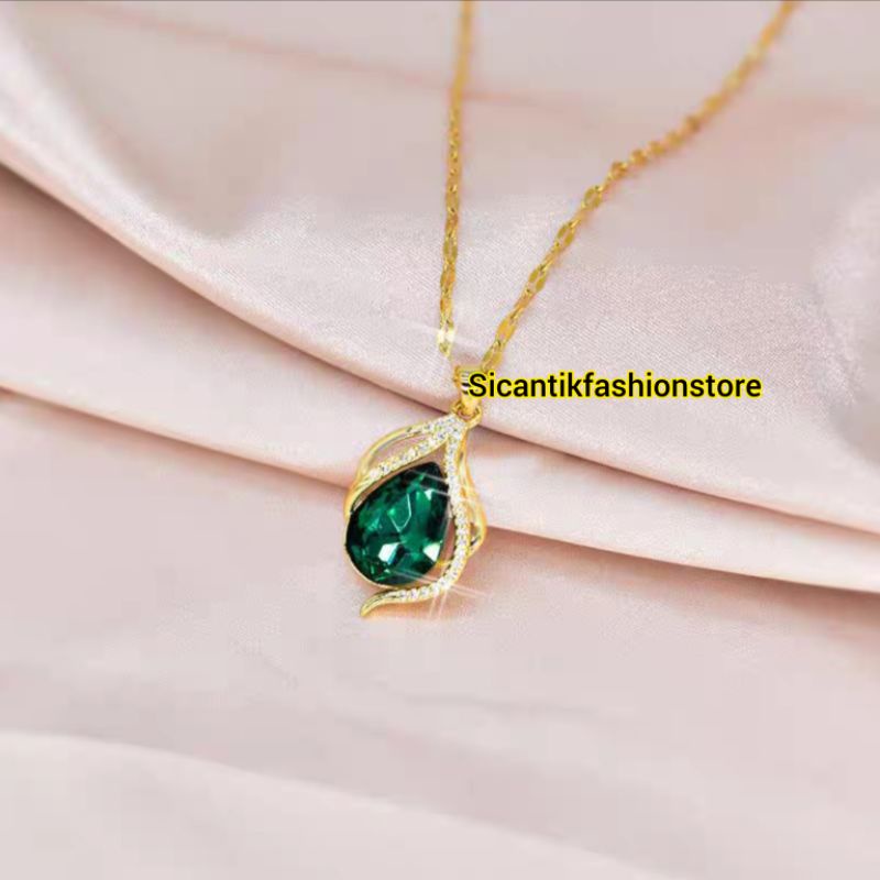 Kalung Titanium Fashion Wanita Liontin Permata Hijau Kalung Titanium Wanita Bandul Batu Hijau