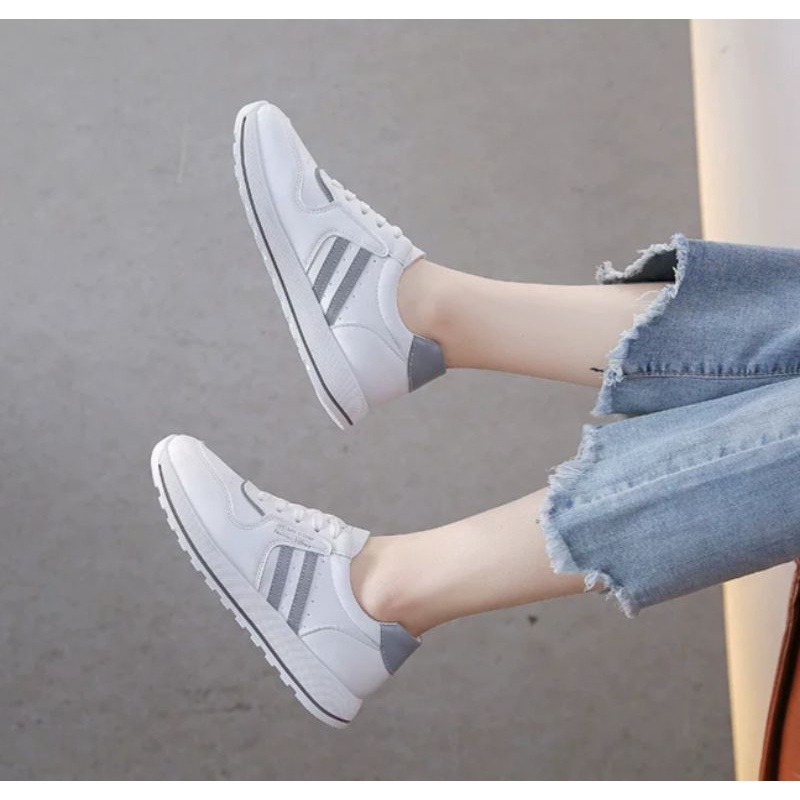 (Bisa COD) 20020 Sepatu Wanita Import TL Sneakers