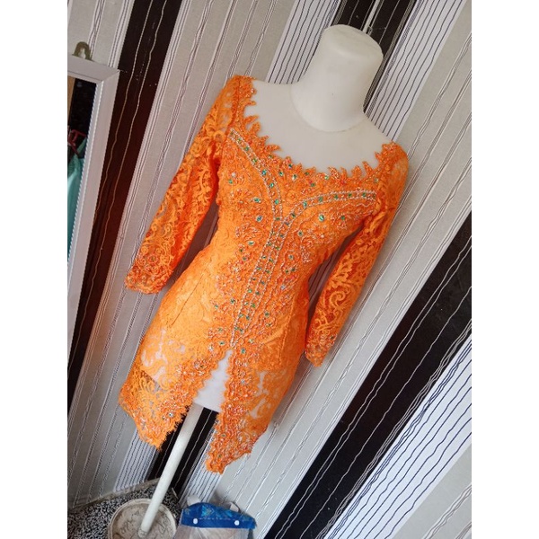 kebaya moderen, kebaya berpayet, bahan semi prancis