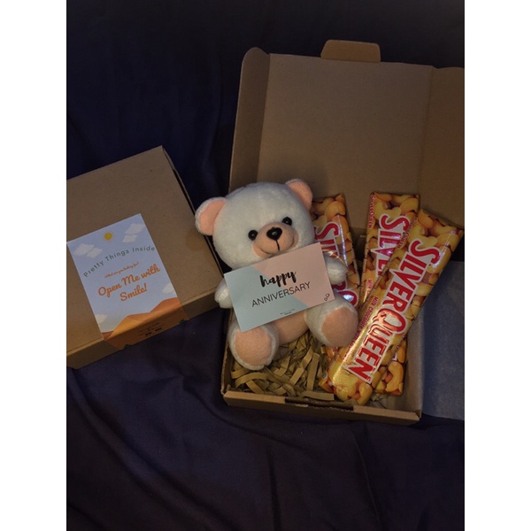 

TERMURAH HAMPERS GIFT BOX COKLAT DAN BONEKA KADO ULTAH UNTUK PACAR
