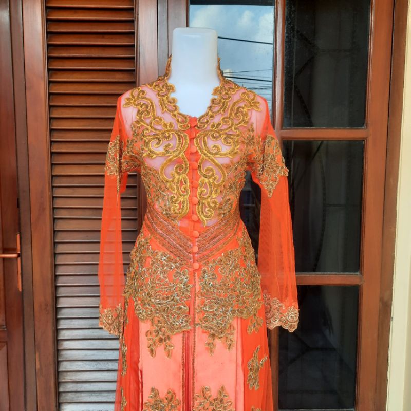 Kebaya pengantin payet satin oranye