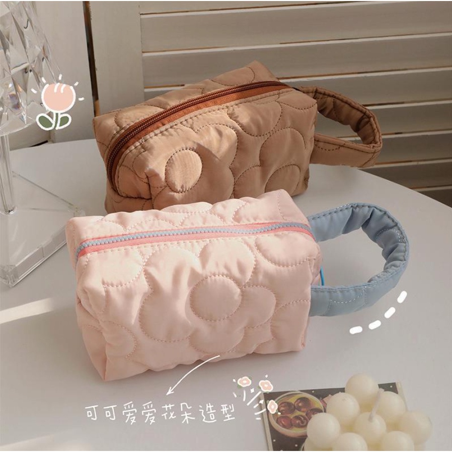 TEMPAT PENSIL KAIN KOREA / PASTEL MAKE UP POUCH / TEMPAT MAKEUP LUCU MOTIF BUNGA / FLOWER PENCIL CASE / FLOWER PUFFY MAKEUP POUCH / TAS MAKEUP TRAVEL EMPUK / PILLOW PENCIL CASE / TEMPAT PENSIL AESTHETIC / ORGANIZER KAPASITAS BESAR / SERBAGUNA SIMPEL