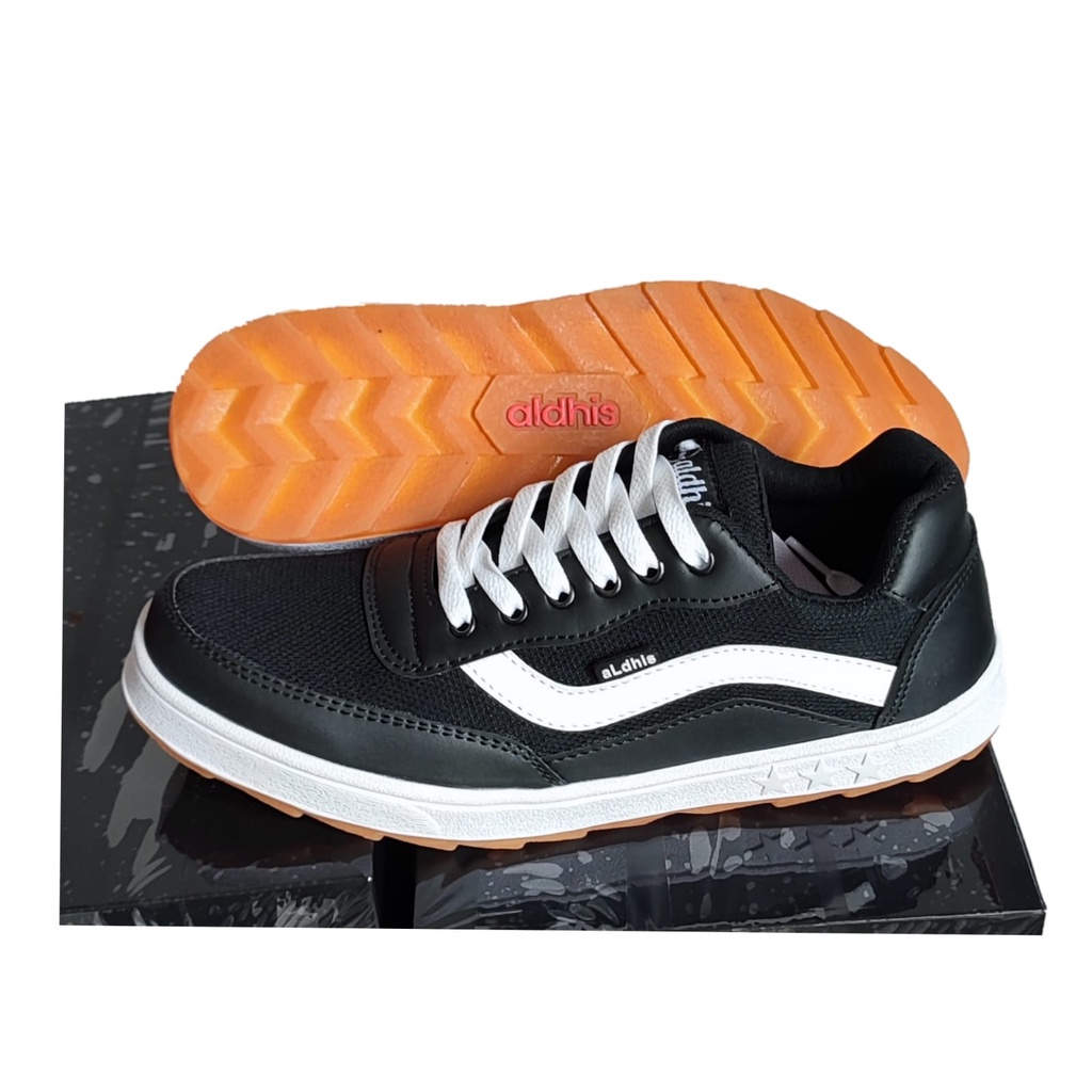 Sepatu Sneakers Pria Aldhis C012 Original Kets Casual Putih Polos