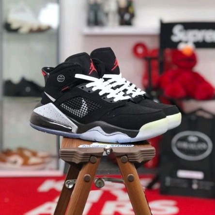 Jordan Mars 270 &quot;Black/Metallic Silver&quot;