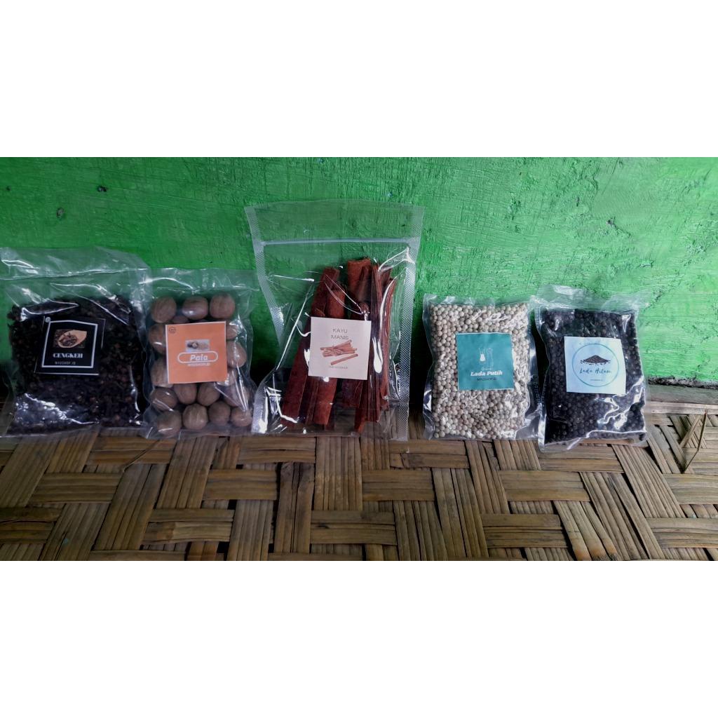

Aneka Rempah Bumbu dapur dan bumbu masak cengkeh kayu manis pala lada putih dan lada hitam