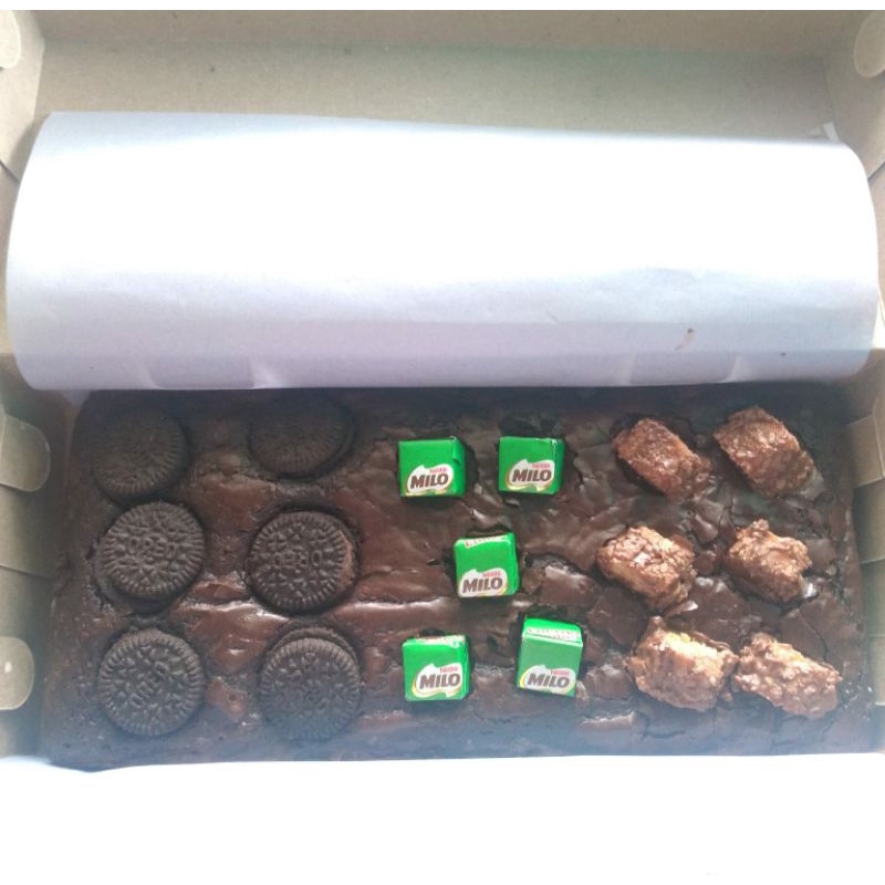 

Fudgy brownies size 20x10 cm