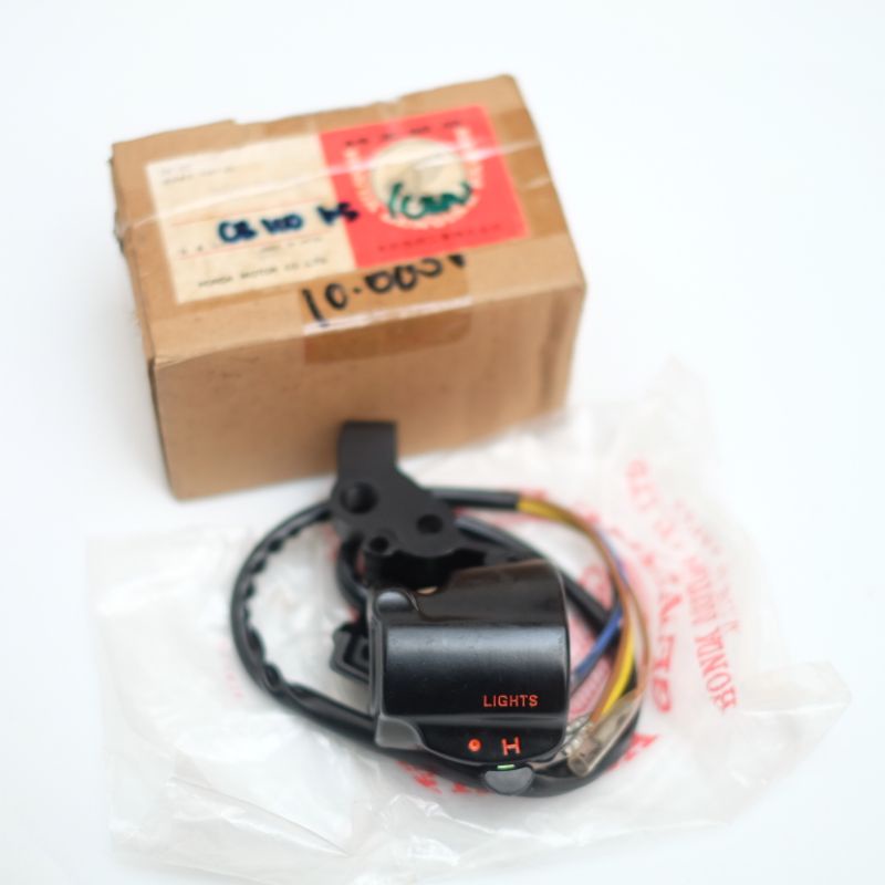 HOLDER SAKLAR KANAN HONDA CB100 K5 GL100 GL125 GAS LUAR ORIGINAL NOS ORI BARU