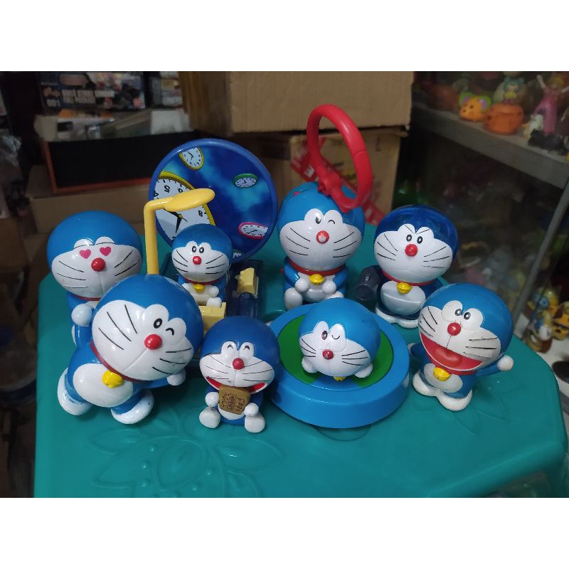Figure Doraemon Aneka Pose Mainan McD