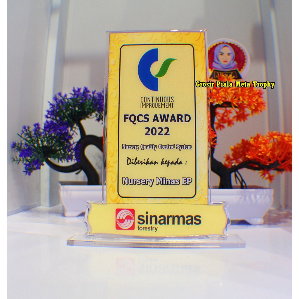 PLAKAT AKRILIK CUSTOM KENANG KENANGAN CINDERAMATA PENGHARGAAN PIALA WISUDA KKN