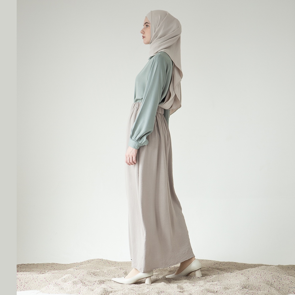 Hara by Aska Label - Rok wanita basic pinggang karet warna oat beige sand