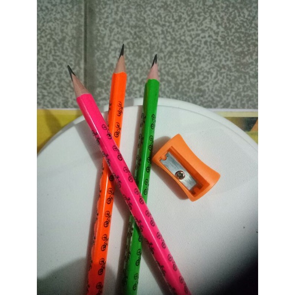 

PENSIL 2B SEGITIGA 1KTK ISI 12BUAH + RAUTAN