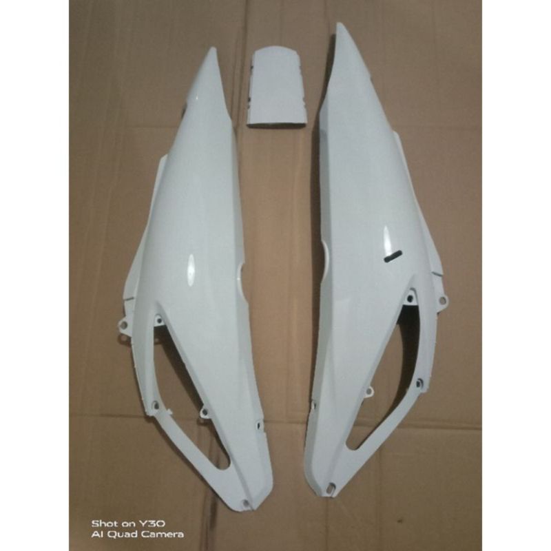 Bodi kanan kiri supra x 125 lama putih