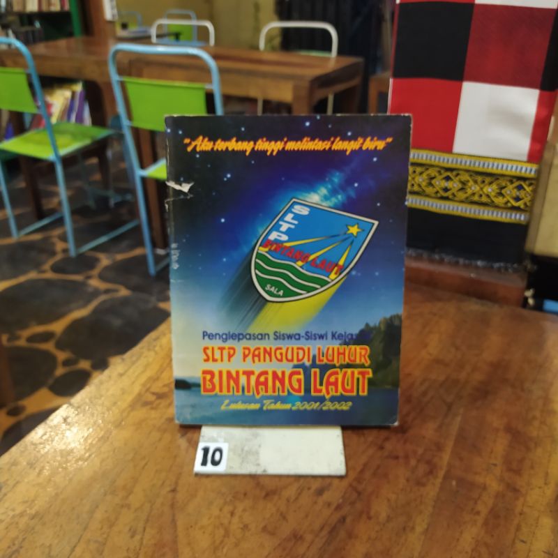 BUKU PENGLEPASAN SISWA SISWI KELAS XII SLTP PANGUDI LUHUR BINTANG LAUT 2001/2002