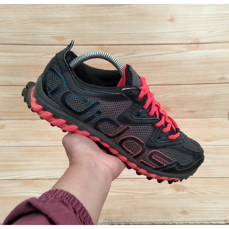 sepatu second outdoor merek adidas