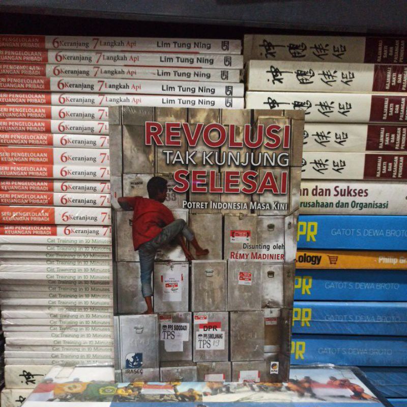 BUKU ORIGINAL REVOLUSI TAK KUNJUNG SELESAI REMY MADINIER