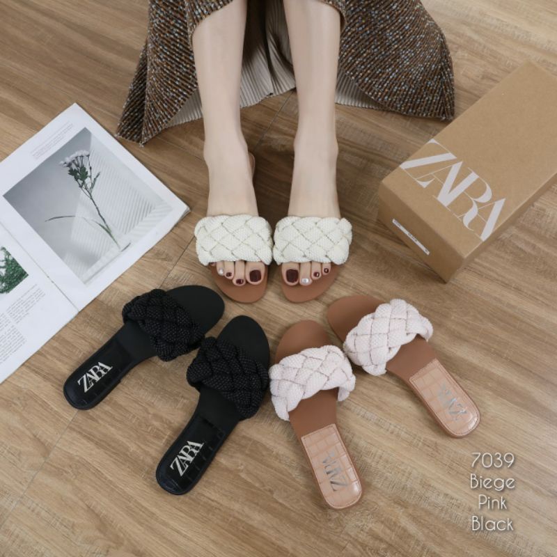 Sandal Zr wanita import flat pearl woven slide Cristal  kode 7039