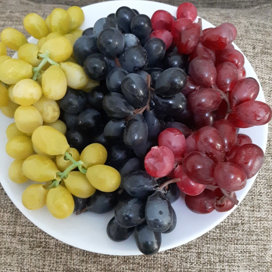 Buah anggur palsu imitasi hiasan meja etalase buah buatan karet tiruan grape artificial 1 butir