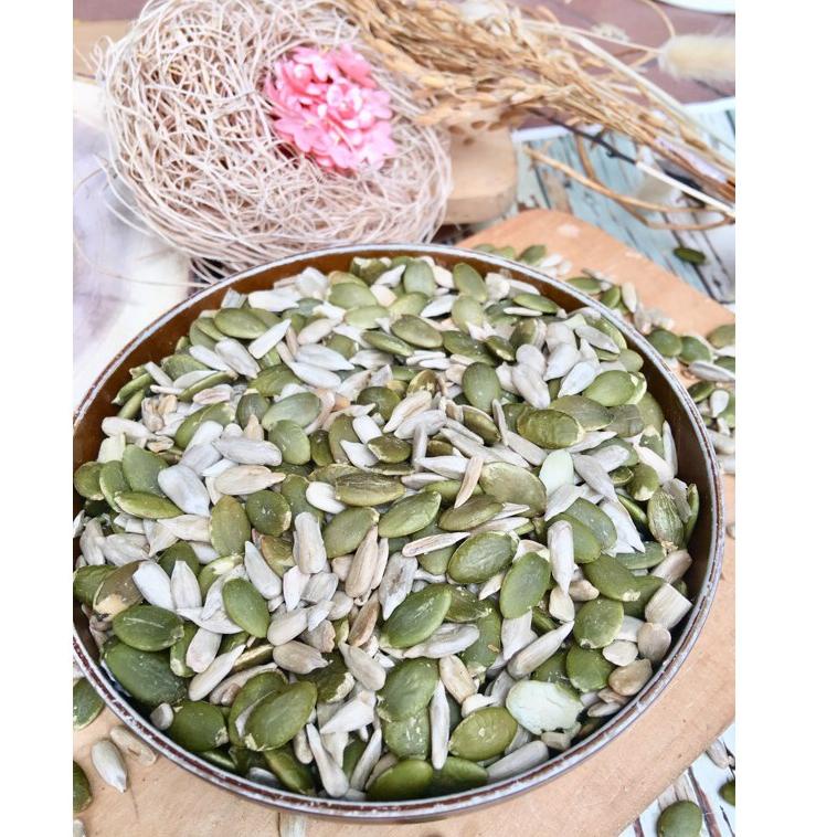 

Ready Stock ★★★ Mix Pumpkin & Sunflower Seeds 100g £