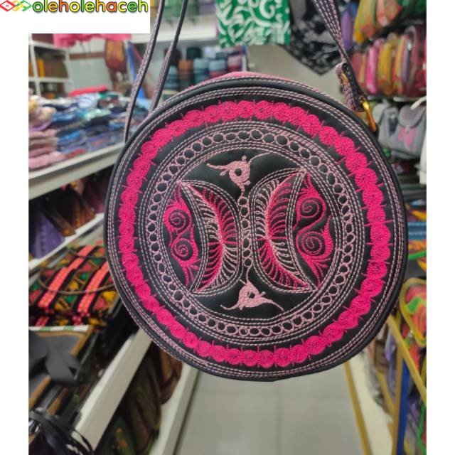 Tas Selempang bulat bordiran motif khas Aceh