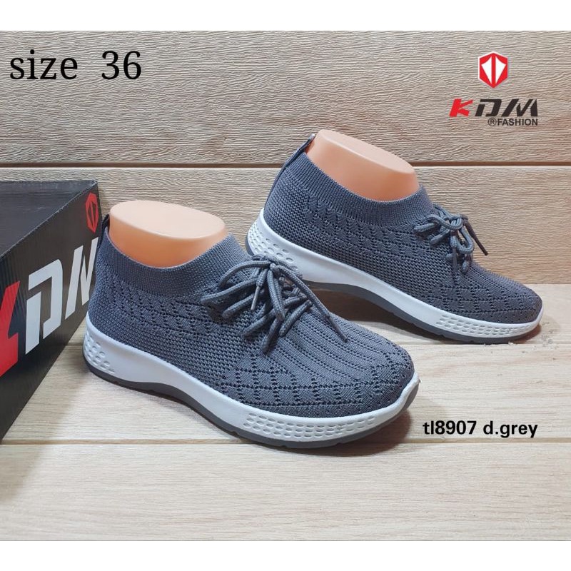Sepatu Sneaker Slip-On Wanita Import
